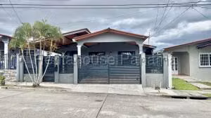 House for Sale in Brisas del Golf 26jack8438