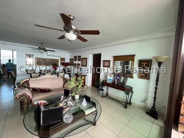 Se Vende Amplio Apartamento en PH Baleares – Coco del Mar – 151 m² – 3 Recámaras y CBE