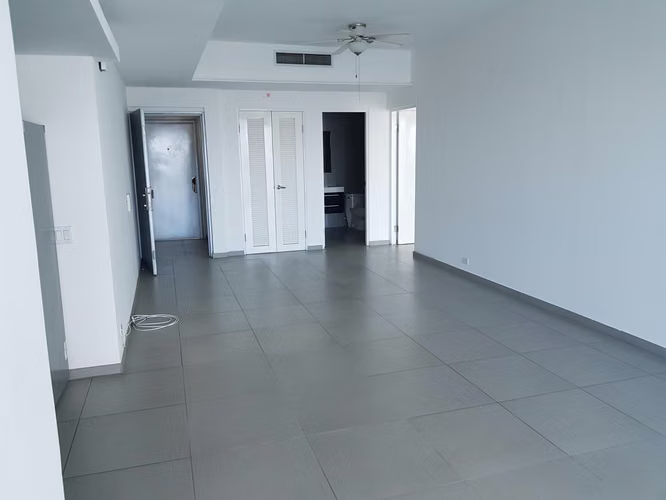 Apartment for sale on Avenida Balboa Ph Yacht Club NS