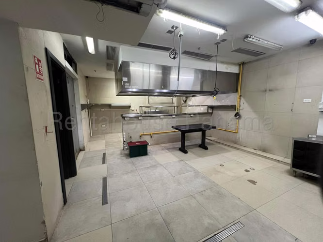 Alquiler de local comercial en Avenida Balboa, Balboa Boutiques (solo cliente directo)
