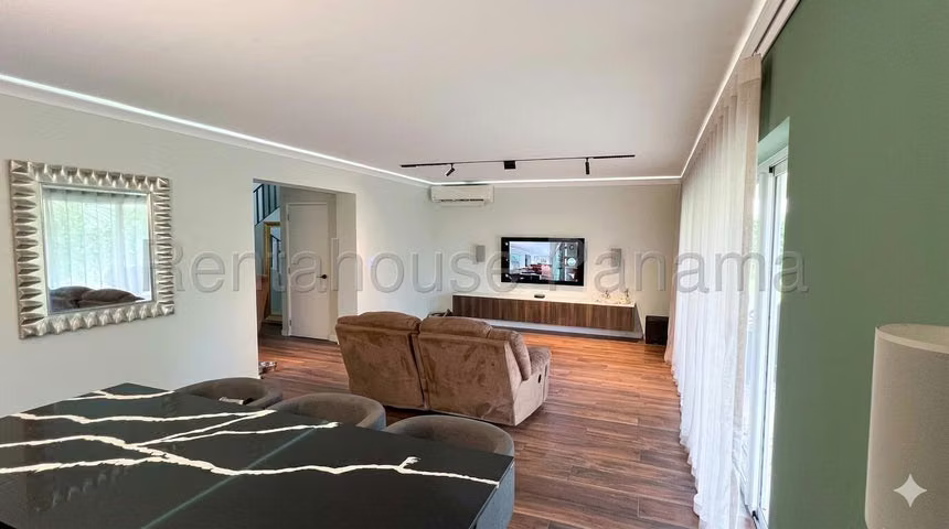Venta Casa Quintas de Versalles 26YCG8437
