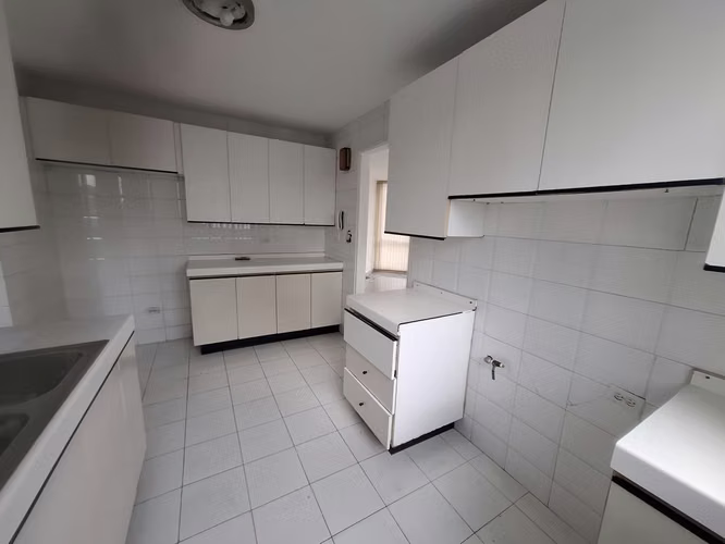 Vendo apartamento en Bella Vista, fácil acceso a Est. Iglesia del Carmen.