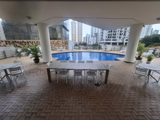 Vendo apartamento en Bella Vista, fácil acceso a Est. Iglesia del Carmen.