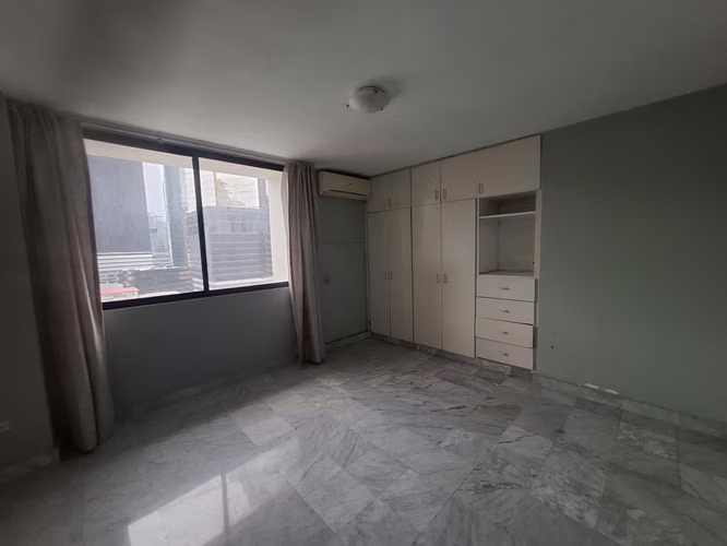 Vendo apartamento en Bella Vista, fácil acceso a Est. Iglesia del Carmen.