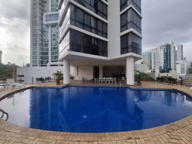 Vendo apartamento en Bella Vista, fácil acceso a Est. Iglesia del Carmen.
