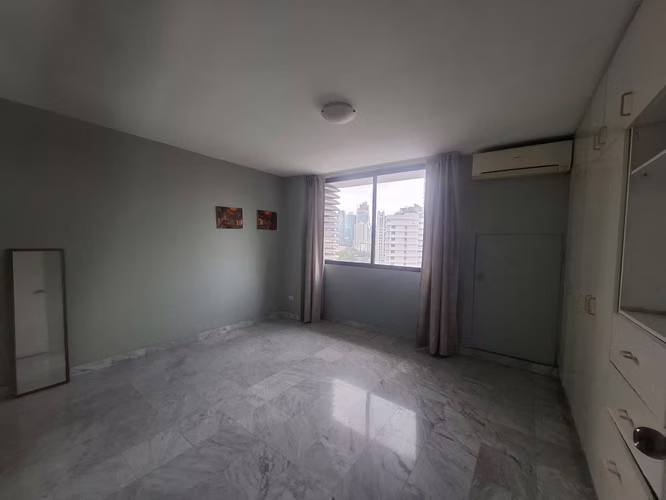 Vendo apartamento en Bella Vista, fácil acceso a Est. Iglesia del Carmen.