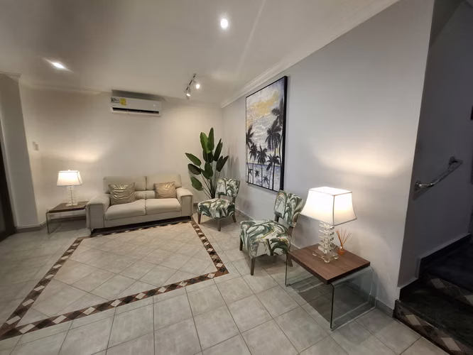 Vendo apartamento en Bella Vista, fácil acceso a Est. Iglesia del Carmen.