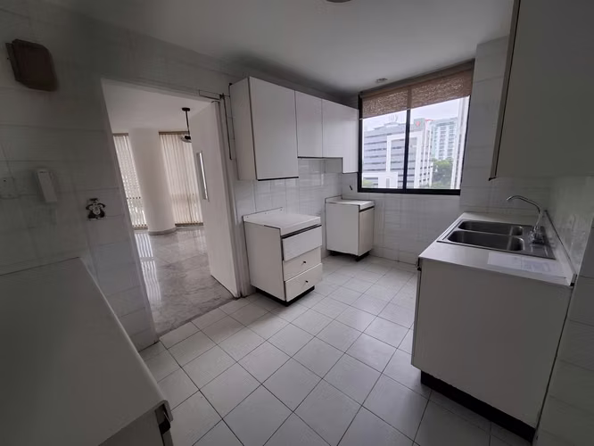 Vendo apartamento en Bella Vista, fácil acceso a Est. Iglesia del Carmen.