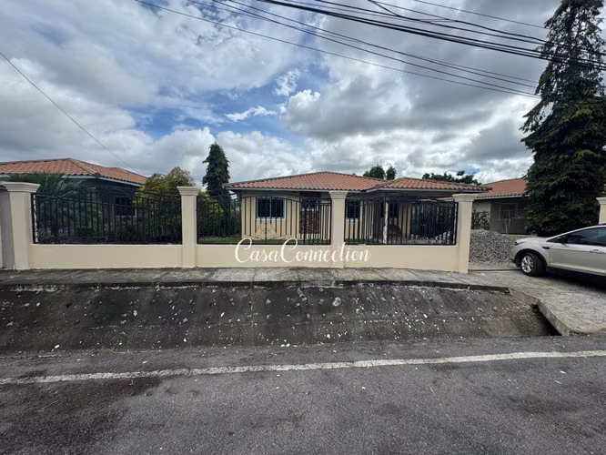 SE ALQUILA CASA EN ALGARROBOS
