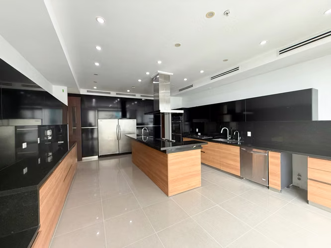 Apartamento Frente al Mar de 4 Recámaras en Venta en Marea Costa del Este