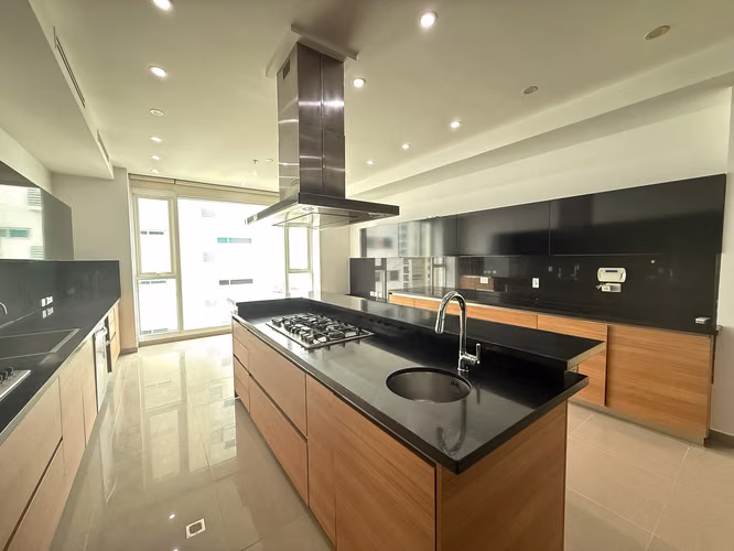 Apartamento Frente al Mar de 4 Recámaras en Venta en Marea Costa del Este