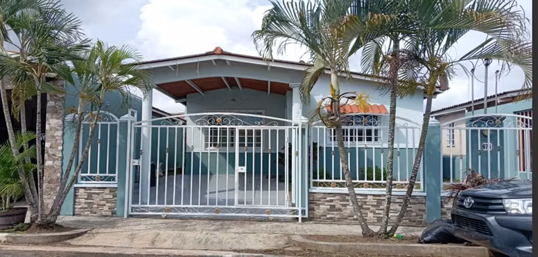 Se alquila casa Corotu $450.00 mensual Vista alegre Altos del Tecal, opción a venta