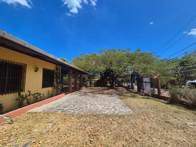 VENDO Playa Corona 100km, Casa una planta 4R3B y árboles hermosos. - Imagen 5
