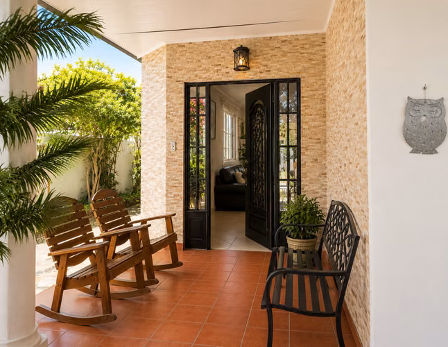 Casa en Esquina en Brisas del Golf | 4 Recámaras | Terraza y Patio | $240,000