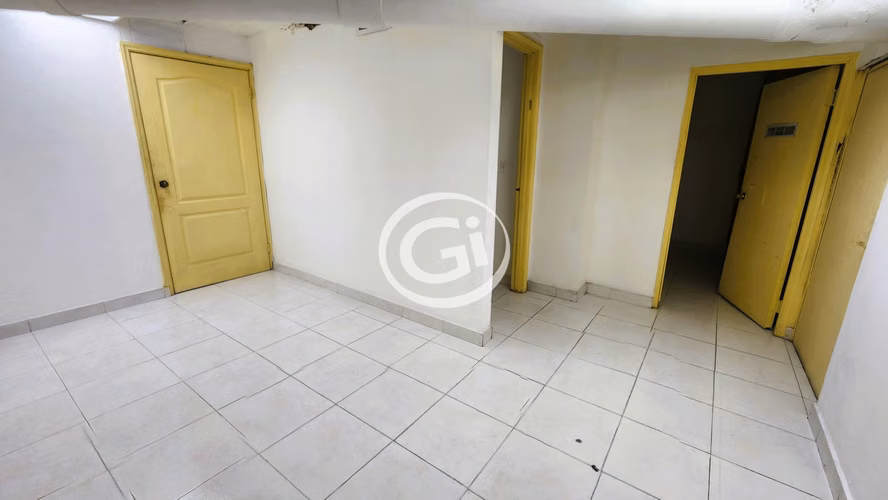 Alquiler Amplio Local - Oficina Marbella Cerca de Calle Uruguay