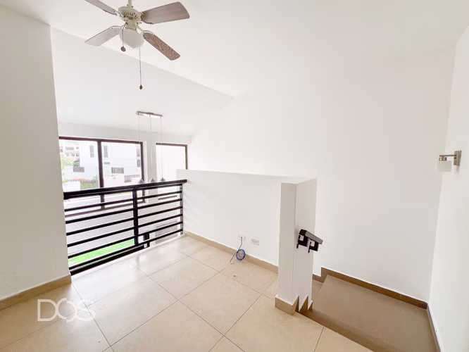 VENTA DE CASA ESQUINERA CON PATIO EN COSTA VERDE, P.H PUERTO MADERO