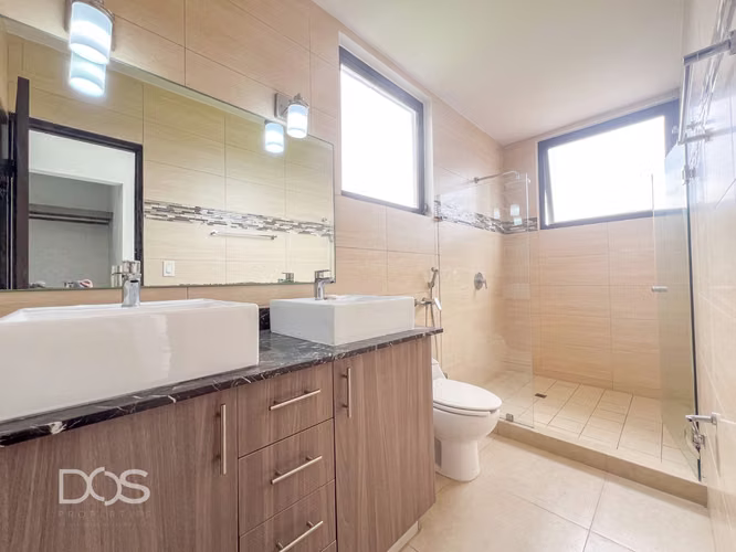VENTA DE CASA ESQUINERA CON PATIO EN COSTA VERDE, P.H PUERTO MADERO