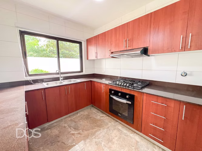 VENTA DE CASA ESQUINERA CON PATIO EN COSTA VERDE, P.H PUERTO MADERO