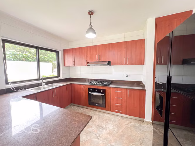 VENTA DE CASA ESQUINERA CON PATIO EN COSTA VERDE, P.H PUERTO MADERO