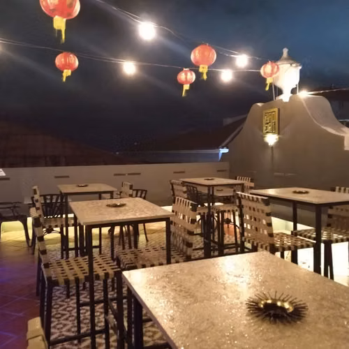 (3)-ALQUILO LUJOSOS LOCALES COMERCIALES EN CASCO ANTIGUO CASA FERRAUD - Imagen 4