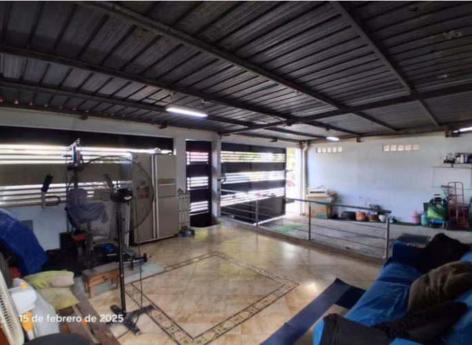SE VENDE CASA DE 4 REC EN LAS ACACIAS CALLE PRINCIPAL NEGOCIABLE (CAMRO)