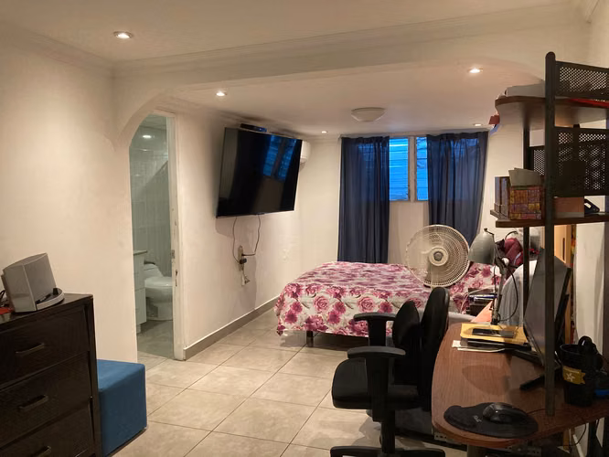 SE VENDE CASA DE 4 REC EN LAS ACACIAS CALLE PRINCIPAL NEGOCIABLE (CAMRO)