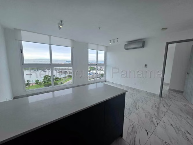 Apartamento en Alquiler en Avenida Balboa MPM 26-8491