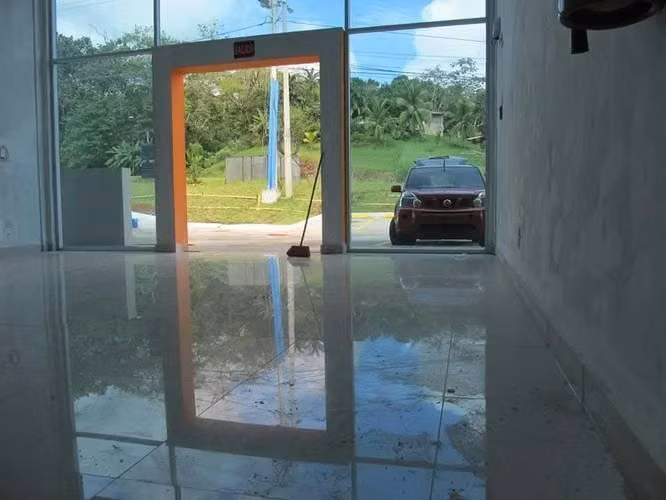 SE ALQUILA  LOCAL NUEVO ARRAIJAN  $825/MES