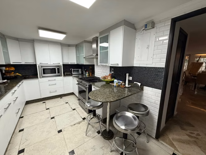Casa en Venta: Altos del Golf – Máxima Seguridad sin Costo de Mantenimiento