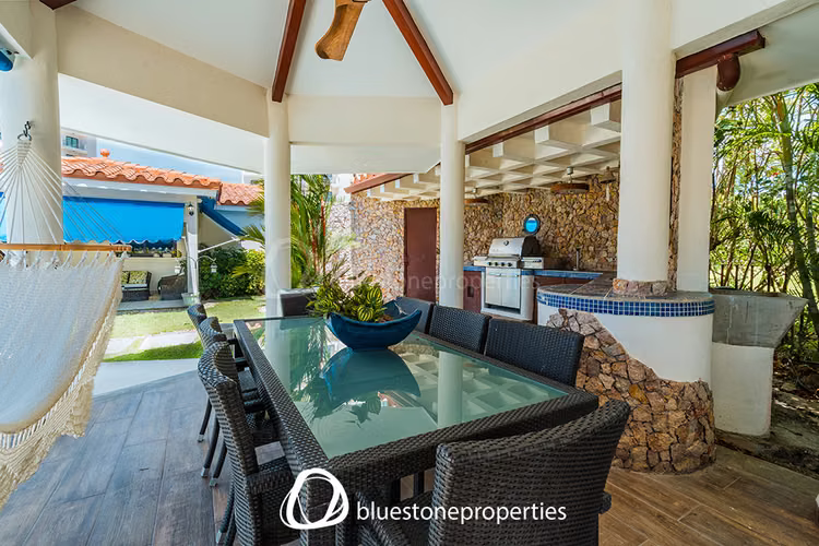 Vista Mar – Casa de 408mts2 con Piscina – 580,000