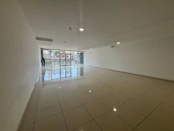 Alquiler de Local Comercial en Vía España, Signature Point, 170m2