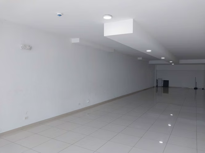 Alquiler de Local Comercial en Vía España, Signature Point, 170m2