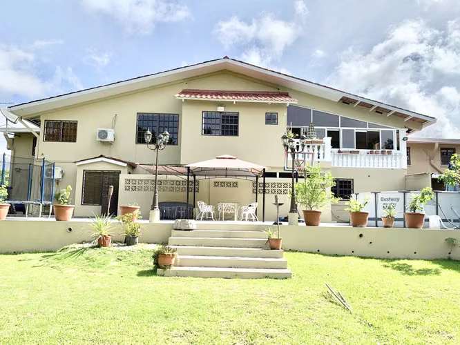 VENTA DE CASA EN CLAYTON, TOTALMENTE REMODELADA!! - Imagen 3