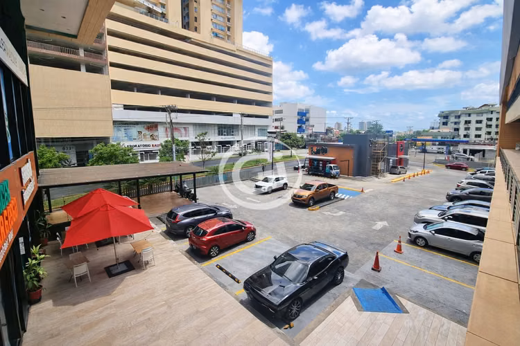 Alquiler Local Comercial Plaza Liberty Piso alto