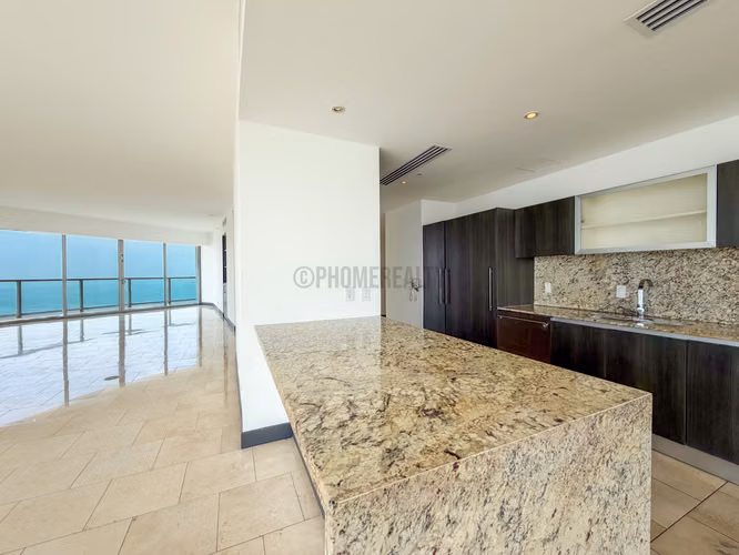 Penthouse en Alquiler en Punta Pacífica, Panamá – Exclusiva Residencia de 400 m² con Doble Balcón