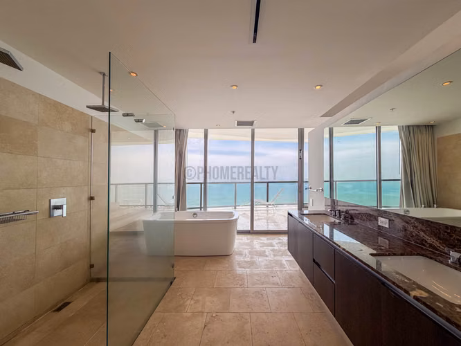 Penthouse en Alquiler en Punta Pacífica, Panamá – Exclusiva Residencia de 400 m² con Doble Balcón
