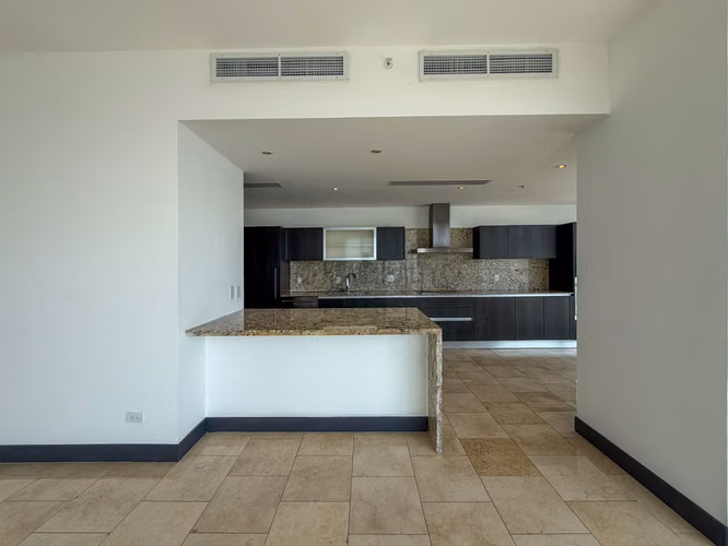 Penthouse en Alquiler en Punta Pacífica, Panamá – Exclusiva Residencia de 400 m² con Doble Balcón
