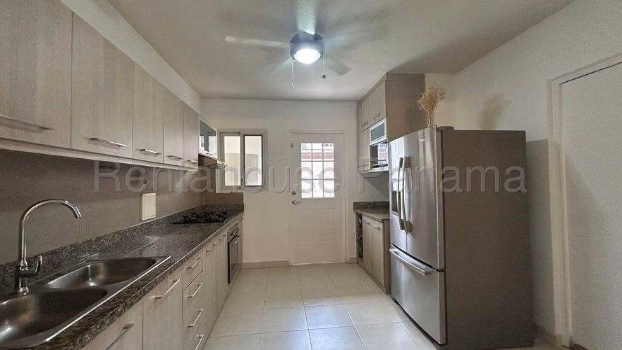 Vendo Casa de 184 m² en PH Quintas de Versalles, Versalles 26-8437GG