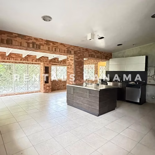 Venta Casa de 2 Niveles con Amplio Terreno en Ancón Altos de Balboa - Imagen 3