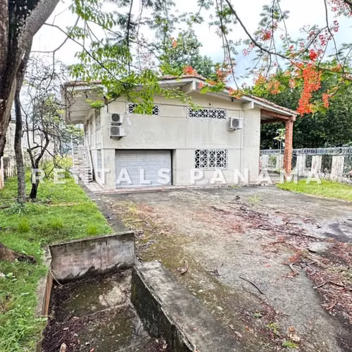Venta Casa de 2 Niveles con Amplio Terreno en Ancón Altos de Balboa - Imagen 14