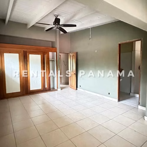 Venta Casa de 2 Niveles con Amplio Terreno en Ancón Altos de Balboa - Imagen 11