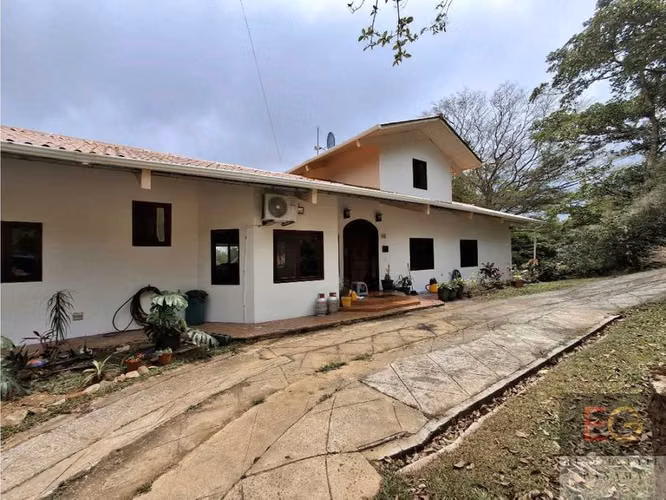 Se vende hermosa casa en Altos de Cerro Azul - Imagen 2