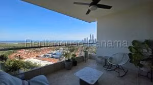 Alquiler de Apartamentocon 215m2 en Santa Maria PH Greenview 26-5275SR