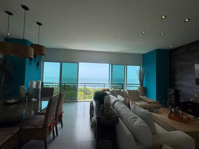 Venta de Apartamento en Punta Barco con Balcón frente al mar