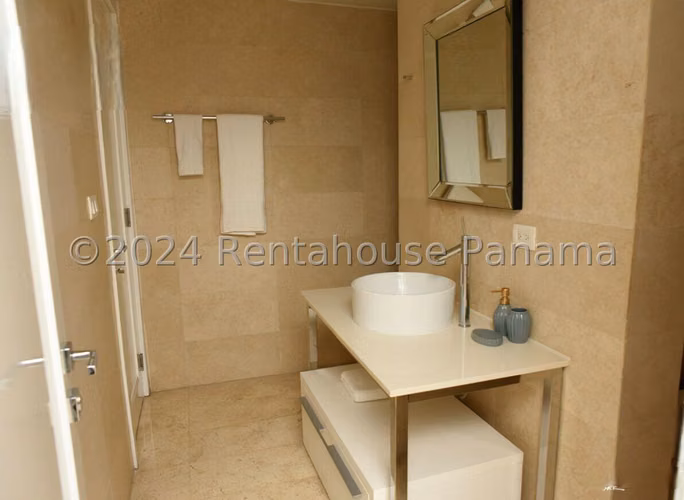 Apartamento en alquiler en Avenida Balboa YM