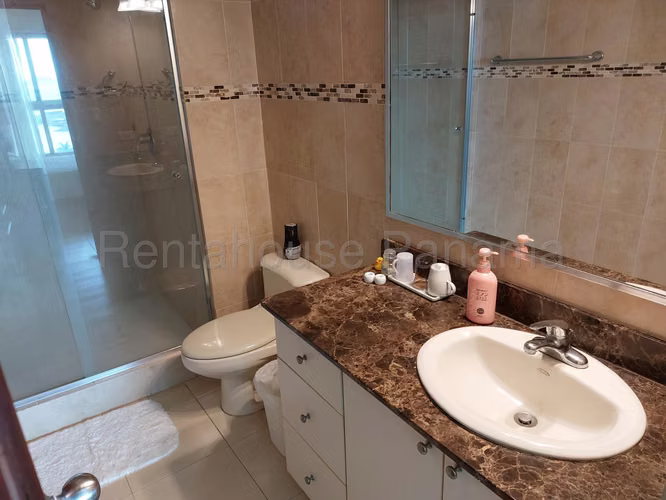 Alquiler de Apartamento en Bellavista Ph Grandbay Tower KC