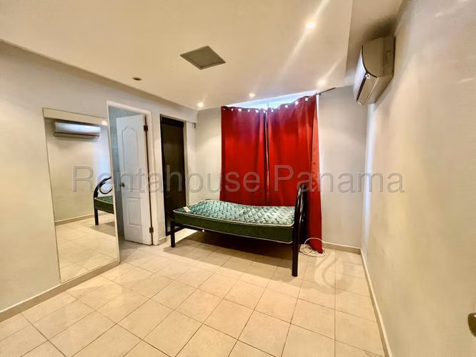 Alquiler de Apartamento en Via España Ph El Marquez CCO