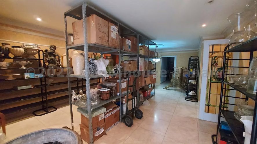 Sale of Premises in San Francisco Plaza Real CCO