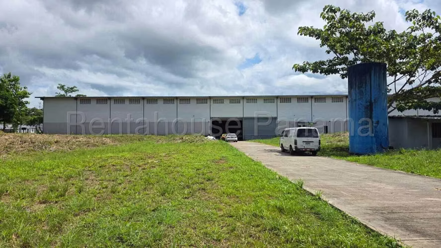 ALQUILER DE GALERA EN ARRAIJAN ESM26-8545