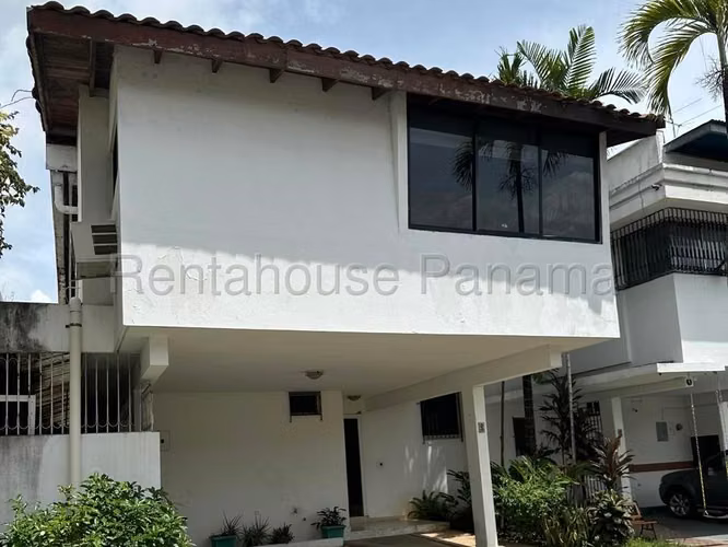 26-8317RGG Altos del Golf San Francisco CASA DUPLEX en venta. Precio para vender.